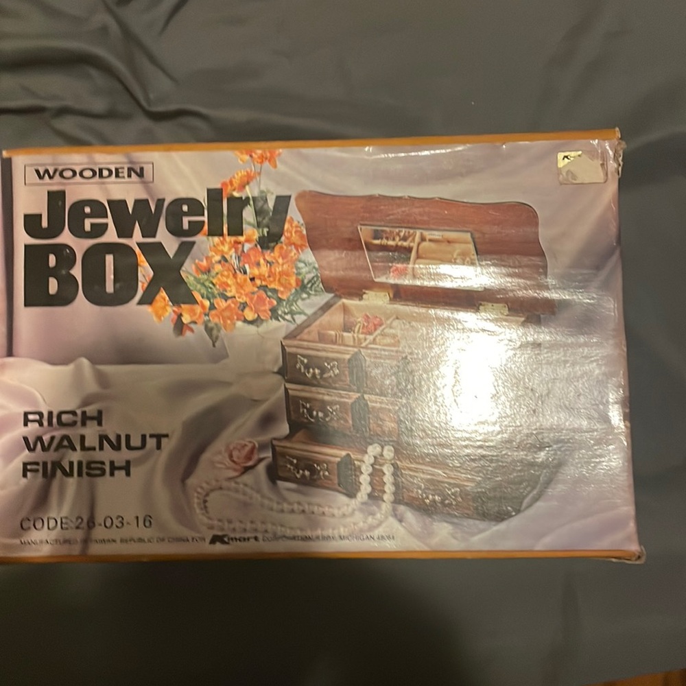 Jewelry box